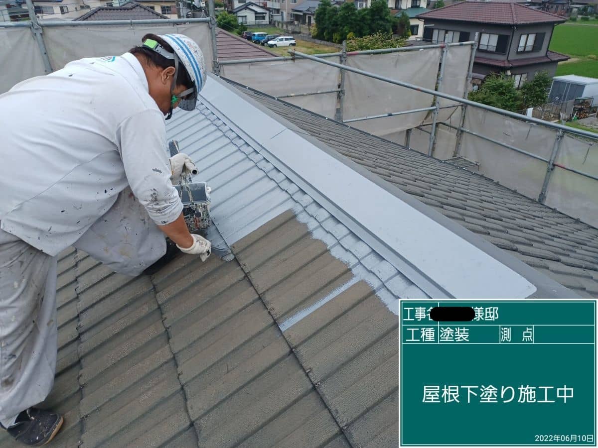 【施工進捗】屋根板金の釘締めと塗装で雨漏り知らず
